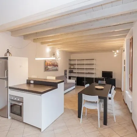 Trilocale Rua Sovera 85 - F&l Aparment Апартаменты Брешия