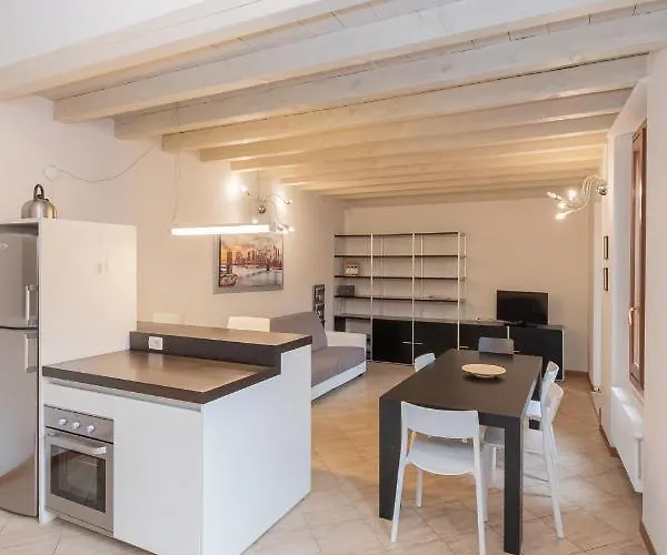 Trilocale Rua Sovera 85 - F&l Aparment Апартаменты Брешия